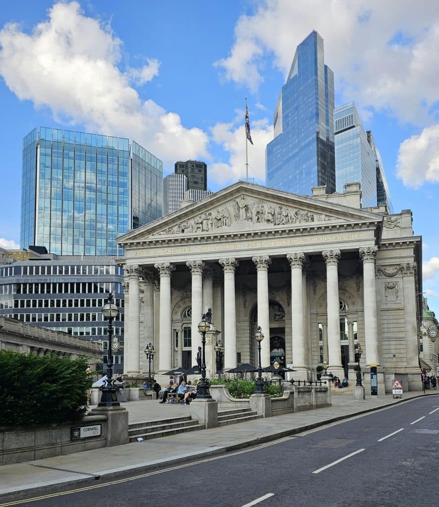 SKN | האם מדד FTSE 100 יכול לשמר את המומנטום לאחר חציית רף 10,000 הנקודות?