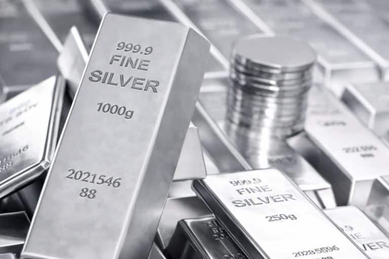 SKN | האם הראלי של הכסף מאבד מומנטום — או רק עוצר לאחר החלטת המכסים של ארה״ב?