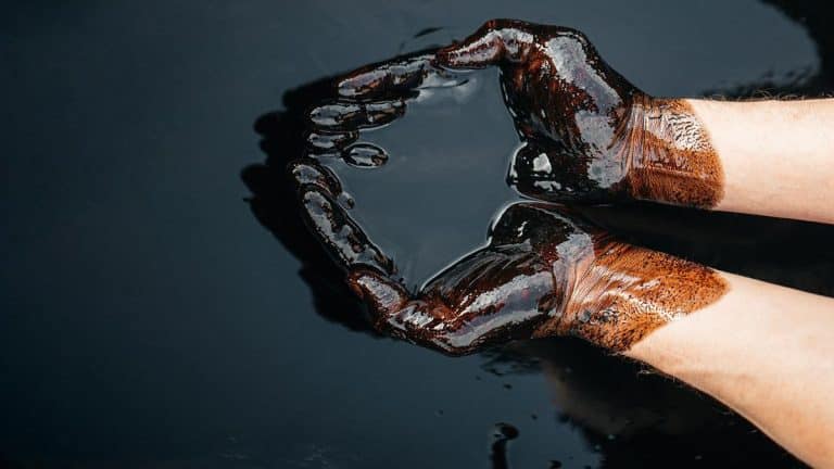 SKN | מחירי הנפט מטפסים קלות כשהסיכון הגיאופוליטי והביקוש מאסיה חוזרים למוקד