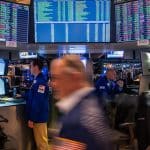 SKN | ענקיות הטכנולוגיה מובילות ראלי תוך-יומי כאשר השווקים נערכים לתנודתיות בעקבות פרוטוקול הפד