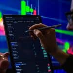 SKN | סקירת ביצועי שווקים גלובליים לשבוע (16–20 בפברואר 2026): עליות רוחביות כאשר התנודתיות נסוגה