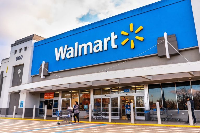 SKN | האם Walmart תוכל לשמר את תנופת הטריליון דולר כאשר המנכ”ל החדש John Furner מציג את הדוחות הראשונים שלו?