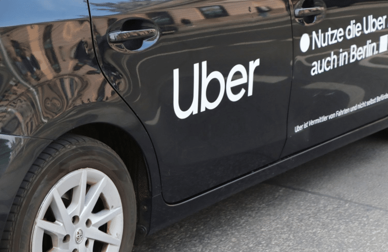 SKN | האם הימור הטעינה של 100 מיליון דולר של Uber הוא החוליה החסרה בשאיפות הרובוטקסי שלה?