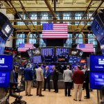 SKN | שוקי ארה”ב נסגרו מעט בעליות ב-17 בפברואר 2026, כאשר התנודתיות יורדת אך המומנטום נותר שביר