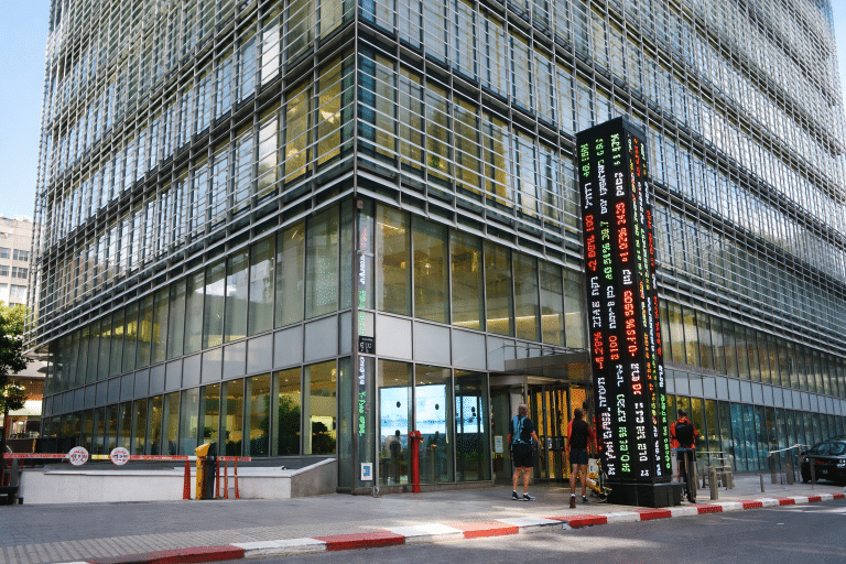 SKN | סגירת שוק ישראל, 20 בפברואר 2026: התאוששות רחבה כאשר מניות הביניים מזנקות והאג”ח מתחזקות