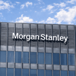 SKN | מורגן סטנלי מפחיתה יעד מחיר ללאס וגאס סנדס ל־66 דולר — האם חולשה במקאו היא סימן אזהרה?