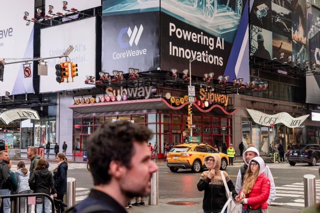 SKN | מניית CoreWeave מזנקת לקראת הדוחות: האם צמיחת תשתיות ה-AI מצדיקה את השווי?