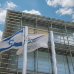 SKN | סגירת שוק ישראל היום, 9 בפברואר 2026: התאוששות חזקה במניות מאותתת על חזרת תיאבון הסיכון לקראת המסחר מחר