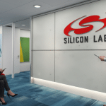 SKN | מניית Silicon Labs מזנקת ב־49% ביום אחד: פריצת דרך בדוחות או שוק שמגלם שוק יתר?