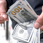 SKN | הדולר מתחזק כאשר סוחרים מתמחרים מחדש את ציפיות להורדות ריבית של הפד