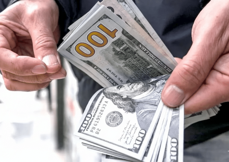 SKN | הדולר מתחזק כאשר סוחרים מתמחרים מחדש את ציפיות להורדות ריבית של הפד