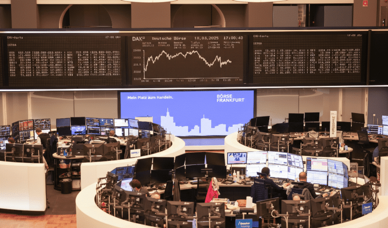 SKN | שווקי אירופה מזנקים כאשר קניות רוחביות דוחפות את המניות מעלה למרות חולשת המטבעות