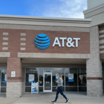 SKN | AT&T בצומת דרכים: יציבות דפנסיבית או הכנה להתאוששות איטית?