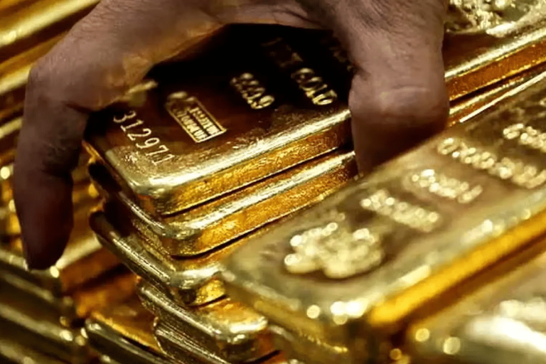 SKN | הזהב יורד מתחת ל-5,000 דולר כאשר מכירת חיסול במניות יוצרת לחץ מרג’ין — האם ראלי נכס המקלט בהפסקה?