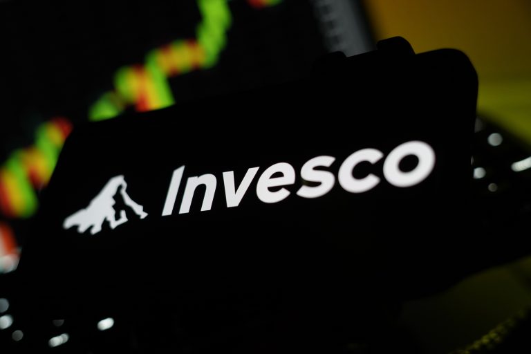 SKN | האם קרן הסל על מדד נאסד”ק 100 עדיין מהווה אמת מידה למשקיעי צמיחה? מבט מעמיק על Invesco QQQ Trust (QQQ)