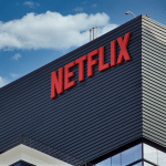 SKN | Netflix (NFLX) מטפסת: מומנטום בפרסום והתרחבות שוליים מניעים את המהלך
