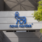 SKN | נובו נורדיסק נוקטת צעדים משפטיים נגד Hims בעקבות גלולת הרזיה שמעוררת בחינה רגולטורית