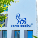 SKN | Novo Nordisk מקצצת את מחיר Wegovy ב-50% כאשר המניה נסחרת סמוך לשפל שנתי — איפוס הגנתי או מהלך אסטרטגי עוצמתי?