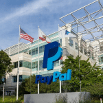 SKN | פייפאל מזנקת ב-5.7% על רקע שמועות על רכישה וחילופי מנכ”ל: תיקון טקטי או נקודת מפנה אסטרטגית?