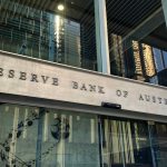 SKN | הבנק המרכזי של אוסטרליה מציין שאין מסלול קבוע לאחר העלאת הריבית בפברואר: מה צפוי במדיניות המוניטרית האוסטרלית?