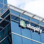 SKN | Shopify מציגה תוצאות שיא לרבעון הרביעי כאשר אסטרטגיית ה-AI תופסת את מרכז הבמה