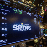 SKN | מניות פיננסיות צוברות תאוצה כאשר XLF מזנק על רקע אופטימיות לגבי ריביות ודוחות