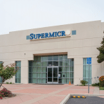 SKN | Super Micro Computer מעלה תחזית הכנסות כאשר הביקוש לשרתים מאיץ