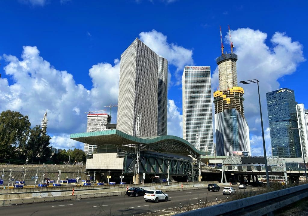 SKN | מניות ישראליות נחלשות כאשר חולשה רחבה בשוק לוחצת על מדדי תל אביב