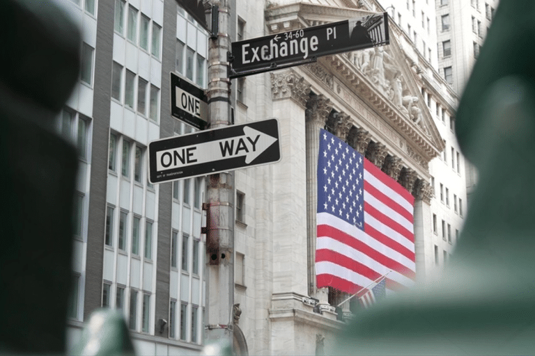 SKN | תשכחו ממכסים: מדוע איכות הרווחים עשויה להיות הסיכון האמיתי של וול סטריט ב-2026