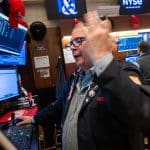 SKN | סקירת ביצועי שווקי העולם לשבוע (9–13 בפברואר 2026): התנודתיות עולה כאשר המניות מציגות מגמה מעורבת