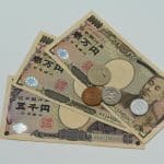 SKN | האם הירידה השבועית של ‎1.47% ביין היפני מאותתת על חולשה מבנית עמוקה יותר?