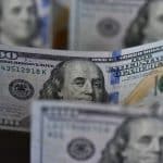 SKN | הדולר מזנק כאשר הסוחרים מתמחרים סיכון מלחמה: ביקוש למקלט בטוח מעצב מחדש את שווקי המט”ח הגלובליים