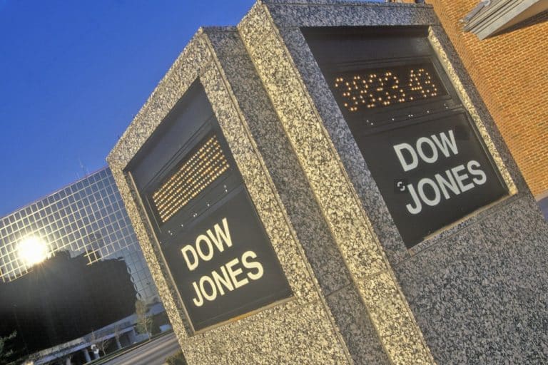 SKN | הדאו יורד ביותר מ־600 נקודות כאשר זינוק במחירי הנפט מחזיר חששות שוק סביב מלחמת איראן