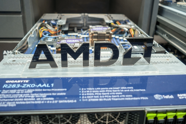 SKN | מניית AMD בנקודת מפנה מרכזית: האם משקיעים צריכים להמתין לירידה או להתמקד בצמיחת הבינה המלאכותית לטווח הארוך?