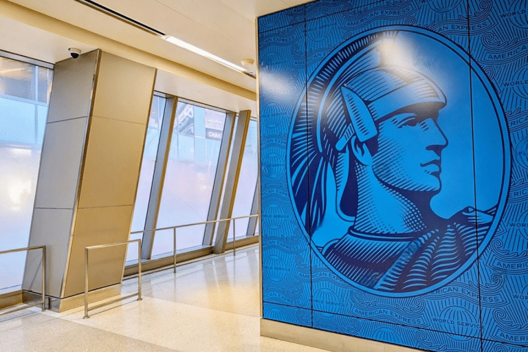 SKN | American Express ויצירת עושר לטווח ארוך: האם ענקית השירותים הפיננסיים יכולה להמשיך לספק תשואות העולות על השוק?