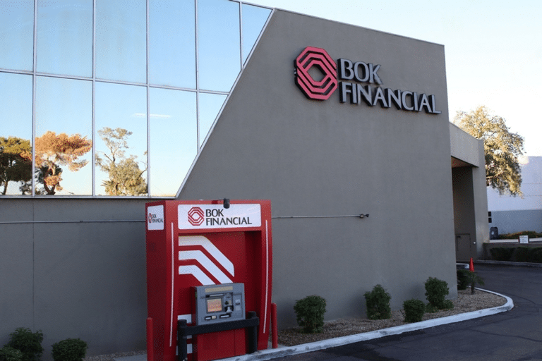 SKN | BOK Financial מול בנקים אזוריים: ביצועי הרבעון הרביעי מאותתים על יציבות או לחץ סקטוריאלי רחב?