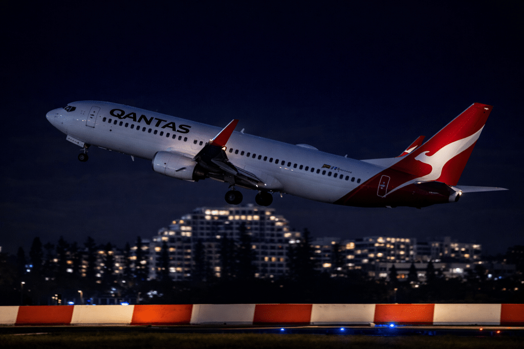 SKN | מדוע Qantas מעלה את מחירי הטיסות הבינלאומיות כאשר הסכסוך במזרח התיכון דוחף את עלויות הדלק כלפי מעלה?