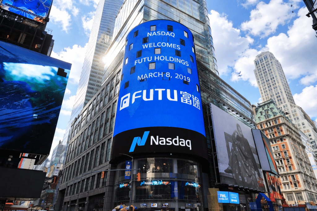 SKN | מניית Futu Holdings מזנקת בכמעט 7% לקראת הדוחות כאשר צמיחה חזקה ואופטימיות אנליסטים מניעות מומנטום