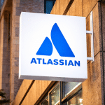 SKN | מדוע Atlassian מפטרת 1,600 עובדים כאשר מהפכת ה-AI משנה את תעשיית התוכנה?