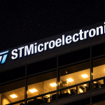SKN | האם רובוטים והכשרת עובדים מחדש יכולים לעזור ל-STMicroelectronics להציל את מפעלי השבבים המזדקנים באירופה?