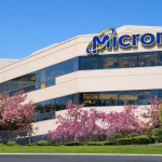 SKN | מניית מיקרון מזנקת בעקבות התרחבות בטאיוואן כאשר הביקוש לזיכרון לבינה מלאכותית מואץ