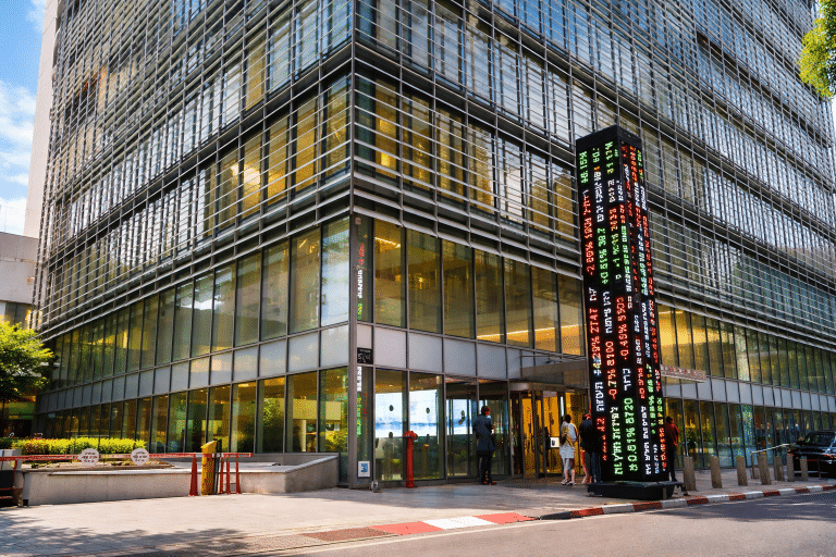 SKN | סגירת שוק ישראל – 16 במרץ 2026: מניות תל אביב נחלשות מעט כאשר מניות ערך יורדות ורוחב השוק נחלש