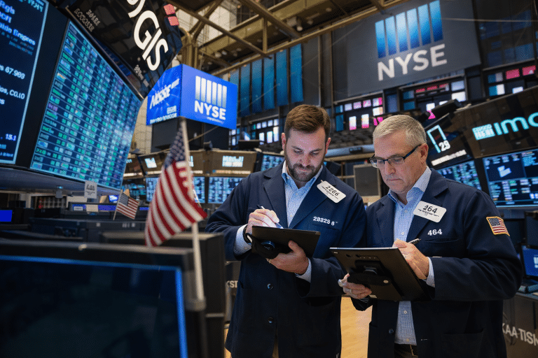 SKN | שווקי ארה”ב מרחיבים עליות ב-17 במרץ 2026 כאשר התנודתיות נחלשת והמניות הקטנות מובילות