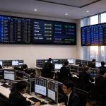 סק״ן | שווקי אסיה צונחים בחדות ב-19 במרץ 2026 כאשר גל המכירות האזורי מתגבר; מספר בורסות עולמיות סגורות לרגל עיד אל-פיטר