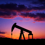 SKN | האם הירידה החדה בנפט מאותתת על מעבר מפרמיית מלחמה לסיכון דיפלומטי?