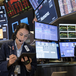 SKN | השווקים צונחים ב-26 במרץ 2026 כאשר התנודתיות מזנקת ומניות הטכנולוגיה מובילות את הירידות