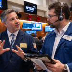 SKN | האם השווקים ממשיכים את המימוש ב-27 במרץ 2026 כאשר התנודתיות מזנקת מעל 30 ומניות הטכנולוגיה מובילות את הירידות?