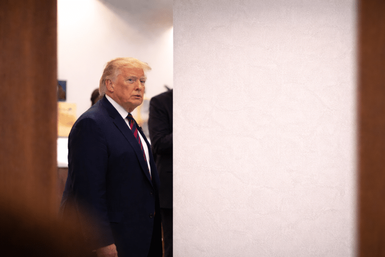 SKN | האם אסטרטגיית ה-“TACO” שוב מניעה את השווקים כאשר טראמפ מאזֵן בין מלחמה לוול סטריט?