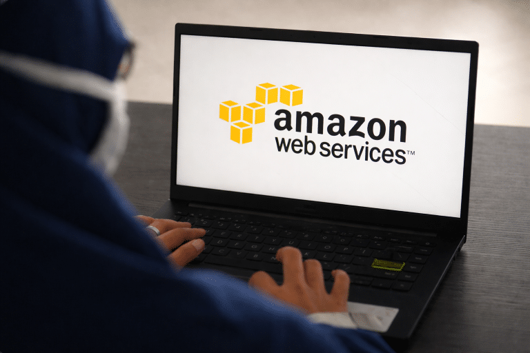 SKN | שיבושים בבנקאות ובמערכות תשלומים באיחוד האמירויות לאחר מתקפות רחפנים על מרכזי נתונים של אמזון