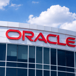 SKN | אורקל מתכננת אלפי פיטורים כאשר השקעות במרכזי נתונים של AI לוחצות על תזרים המזומנים